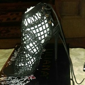 Black cut out design Heel, new. In box